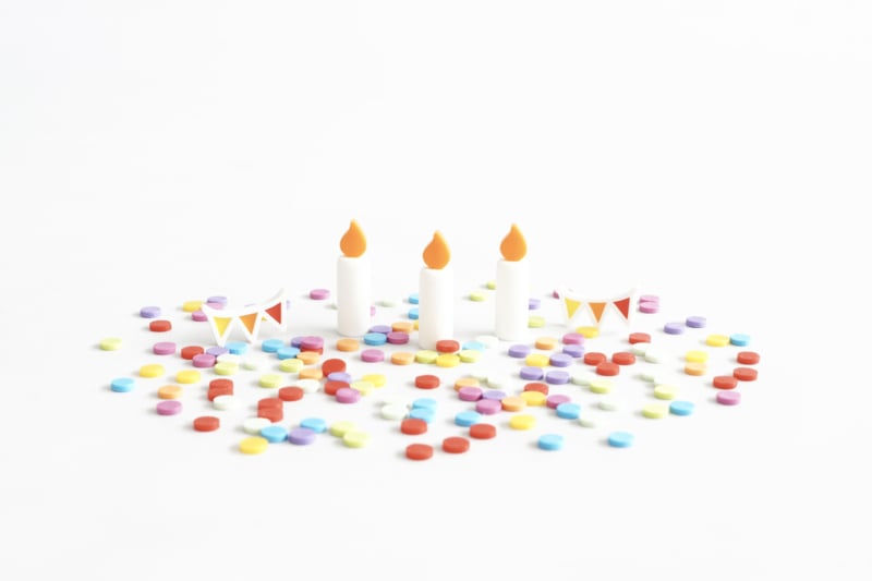 Kiddi Magic Minis Loose parts jeu sensoriel Fête -Lot de 10