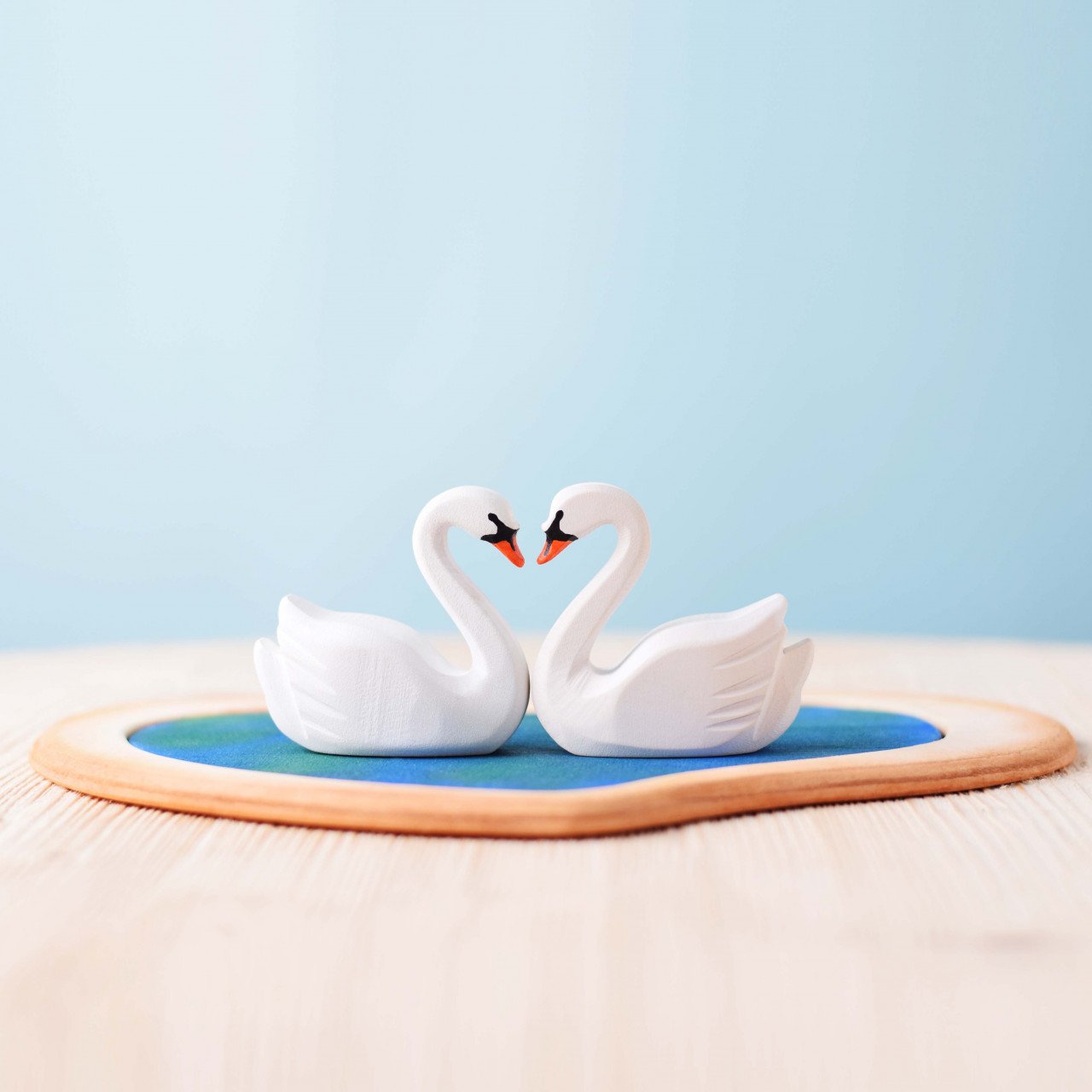 BumbuToys Lac en forme de coeur en bois 3