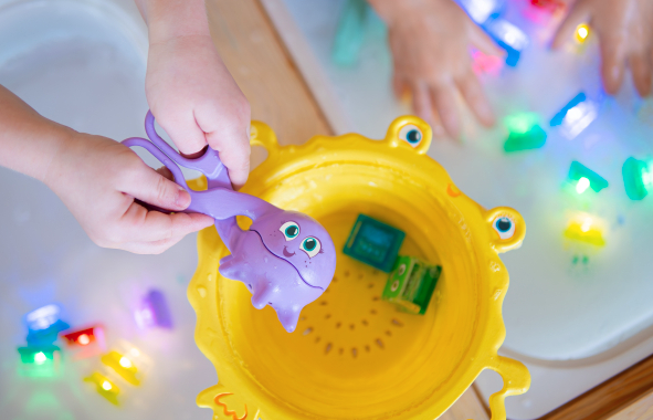 Glo Pals Lot de pinces pour jeu sensoriel 1
