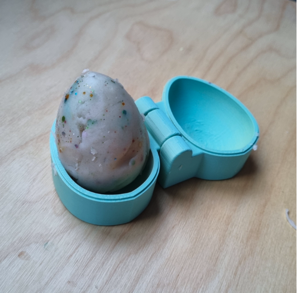 Kiddi Moule pour sable magique  et pâte à modeler - Faire un Oeuf de Pâques 3