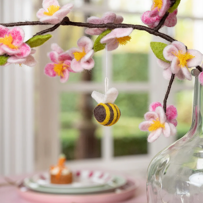 suspension-abeille