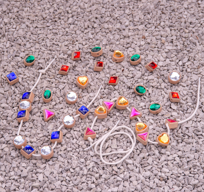 Tickit Perles à enfiler en formes différentes et avec pierres brillantes - Lot de 363