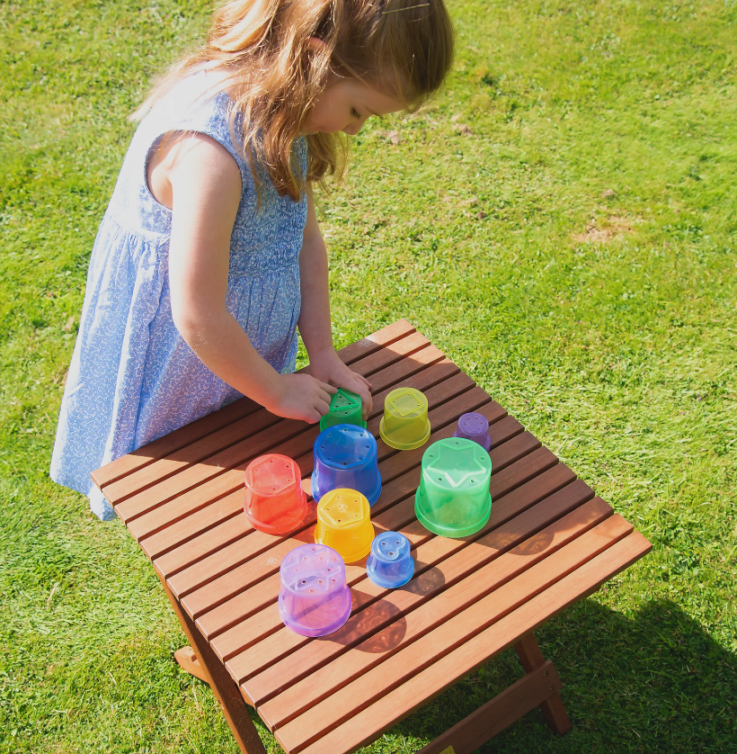 Tickit Gobelets à empiler pour le jeu sensoriel Eau et Sable - Lot de 9 7