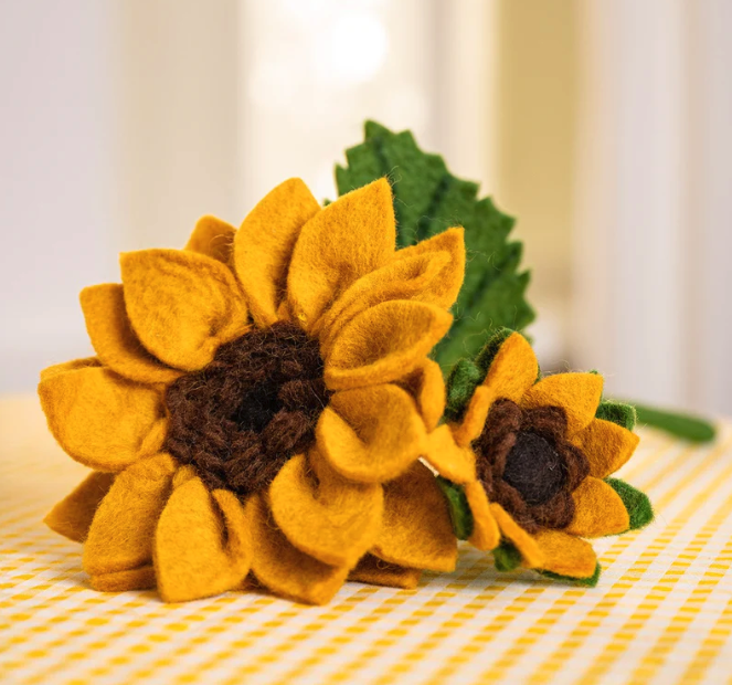 Branche de Tournesol en feutrine de laine - Sjaal met Verhaal2