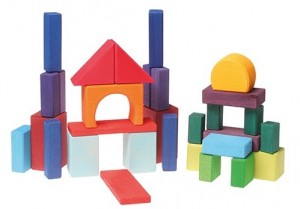 30-blocs-formes-géométriques-en-bois-Grimms-300x209