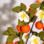 Branche de Fleurs dOranger en feutrine de laine - Sjaal met Verhaal3