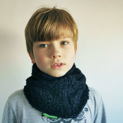 tour de cou enfant-mouton noir et  violet2_sawka