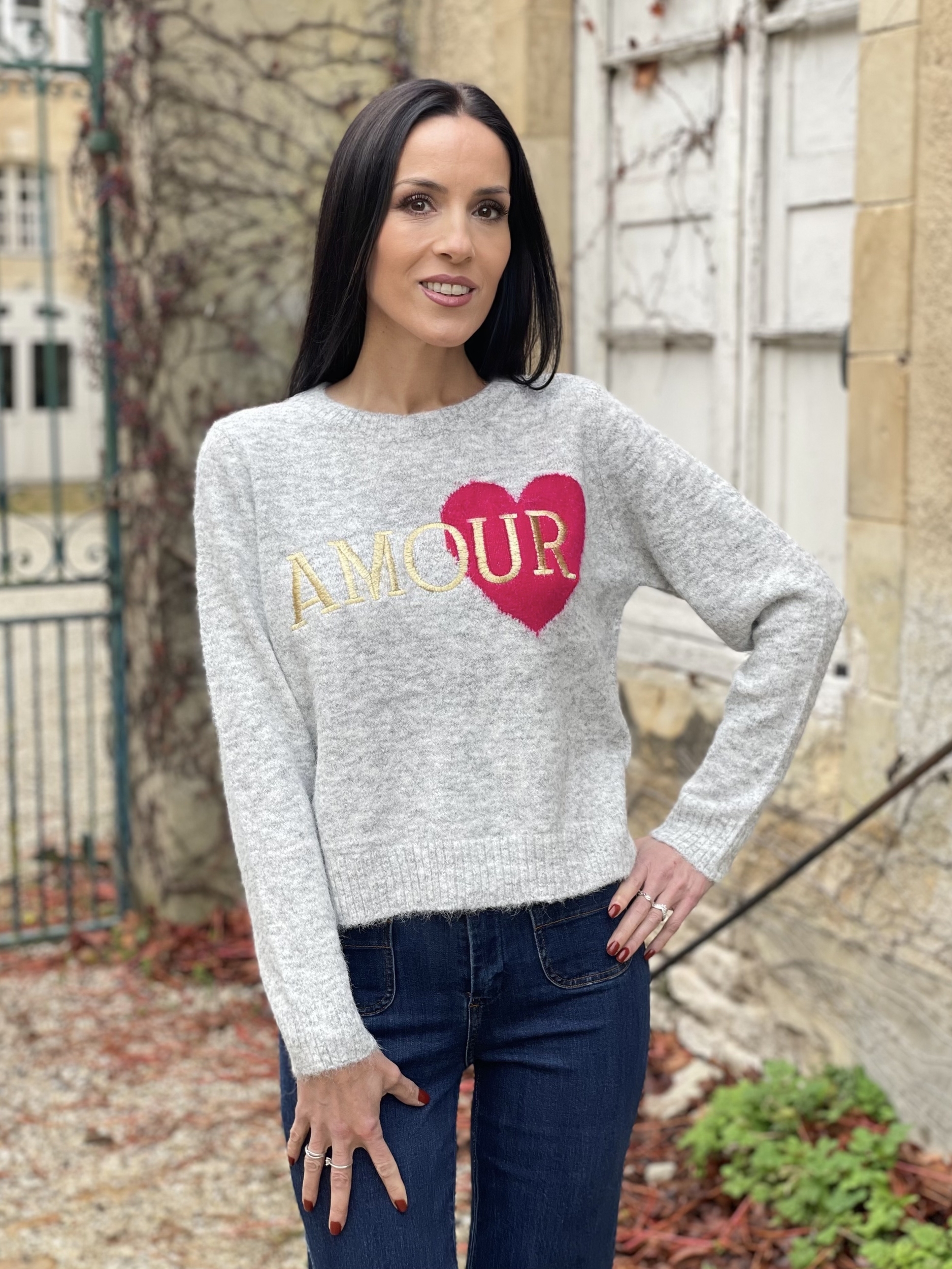 Pull en maille AMOUR coloris gris clair
