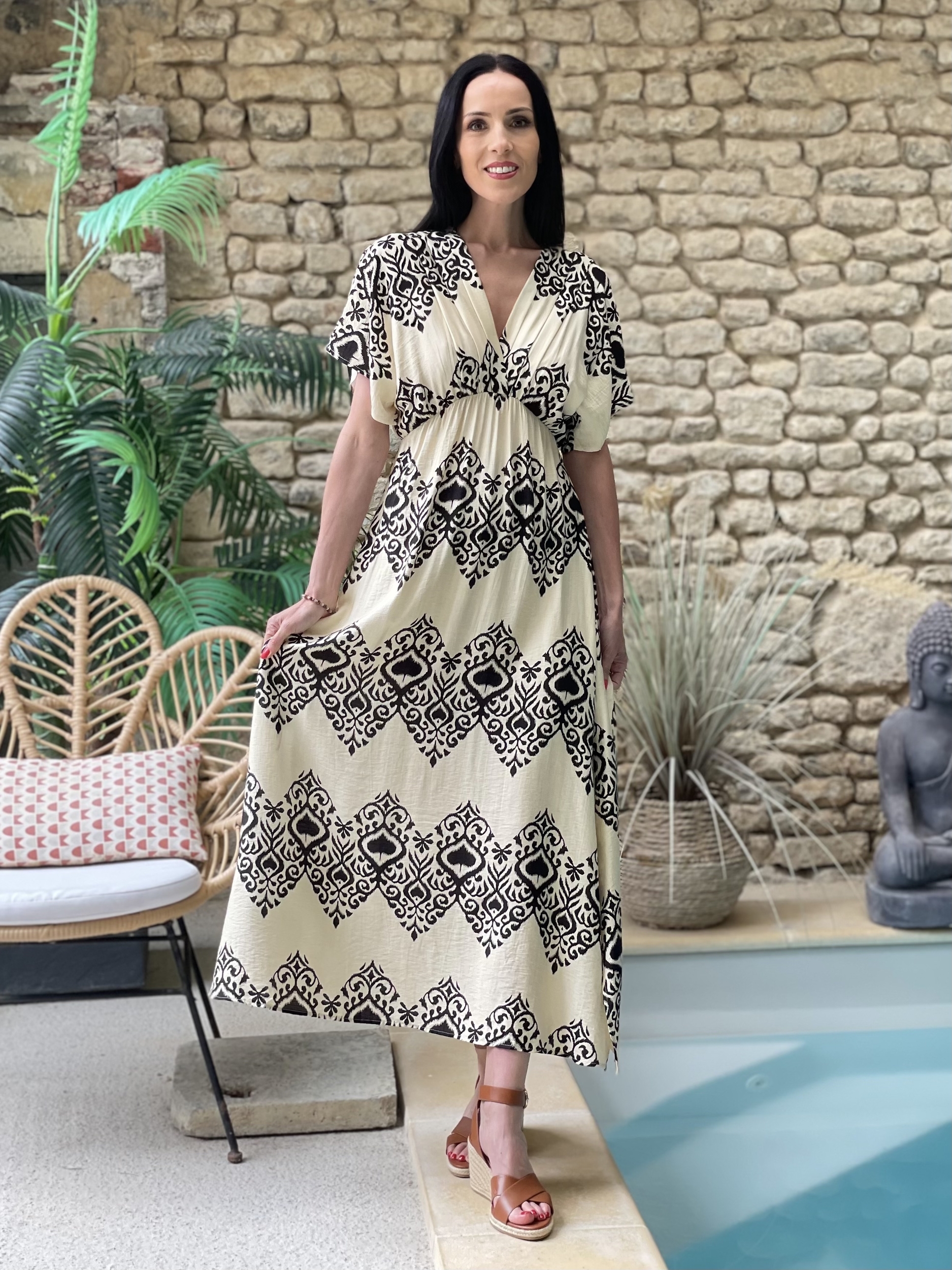 Robe longue à imprimé baroque AKANE coloris écru et noir