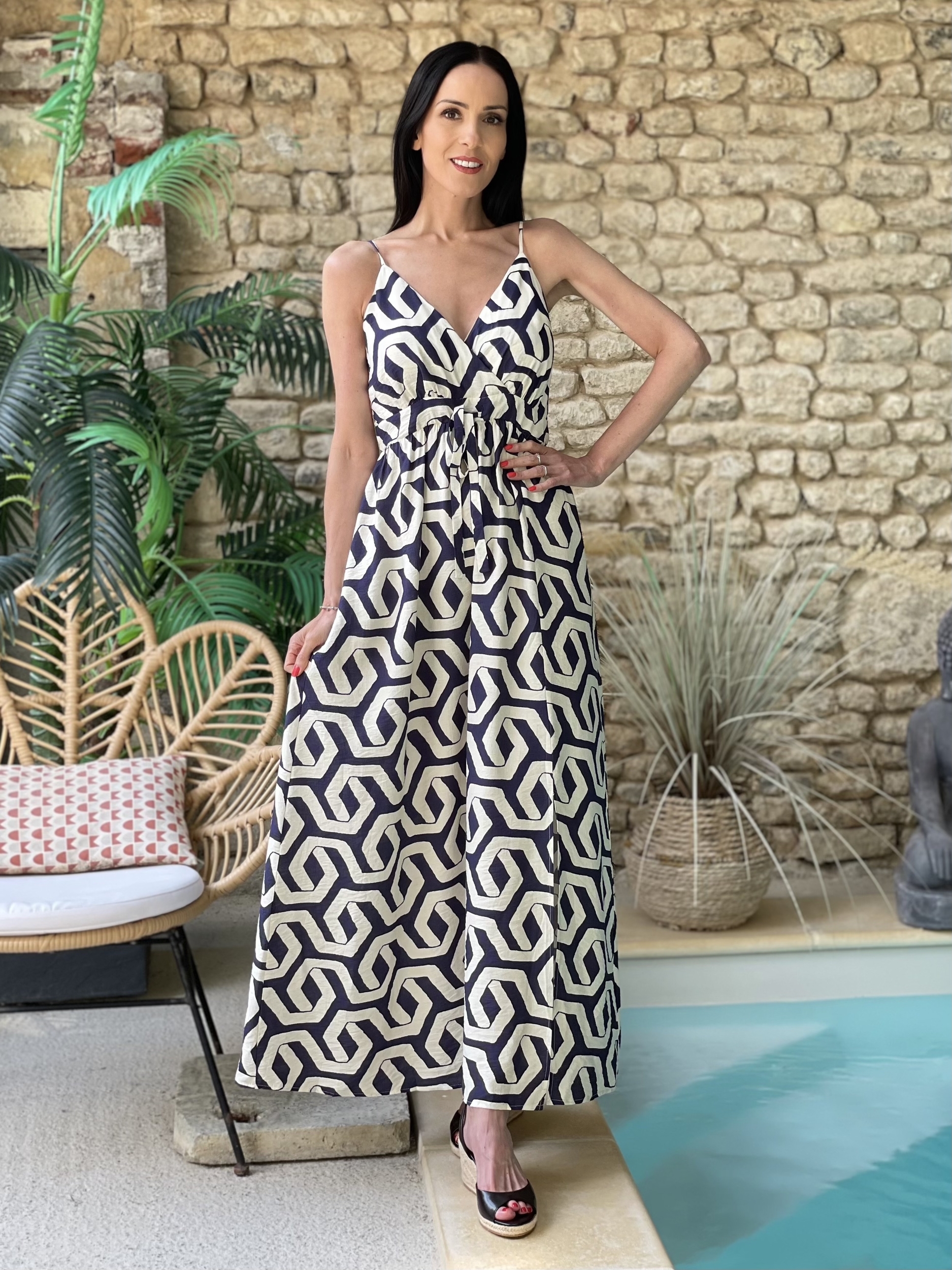 Robe longue à bretelles avec imprimé géométrique  CARDONE coloris écru et marine