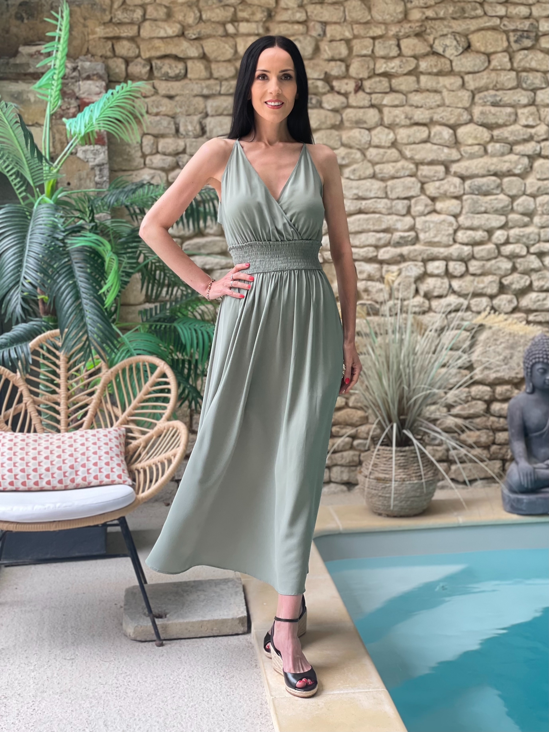 Robe longue dos nu à fines bretelles AUDE coloris vert sauge