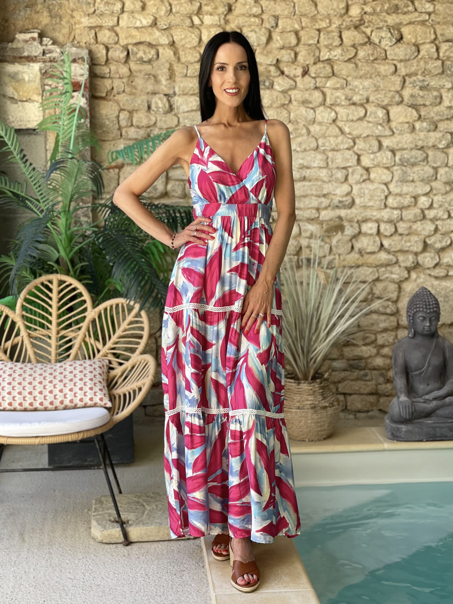Robe longue à bretelles THAÉ coloris bleu et fuchsia