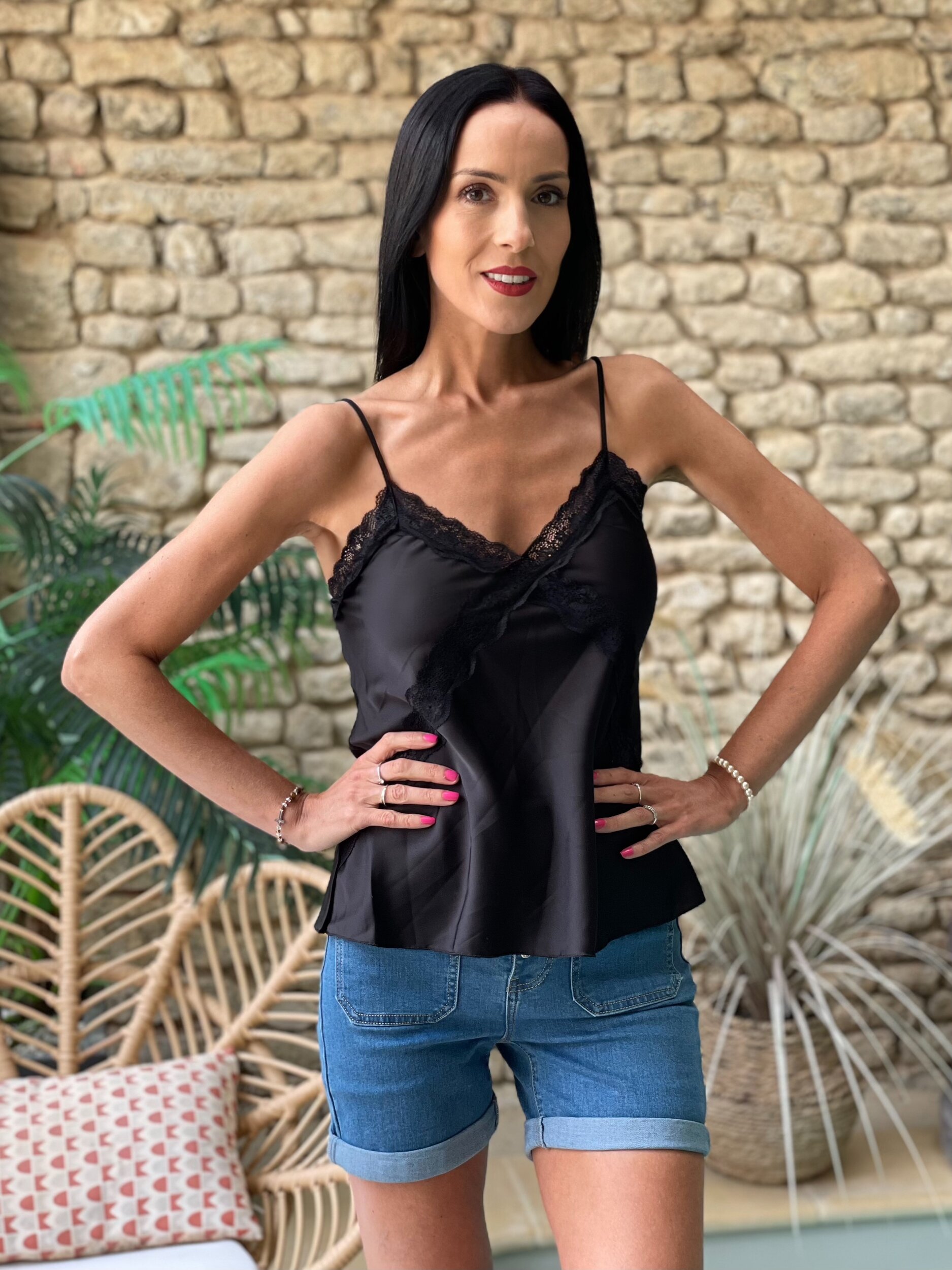 Top à bretelles satiné avec dentelle DRAZIC coloris noir