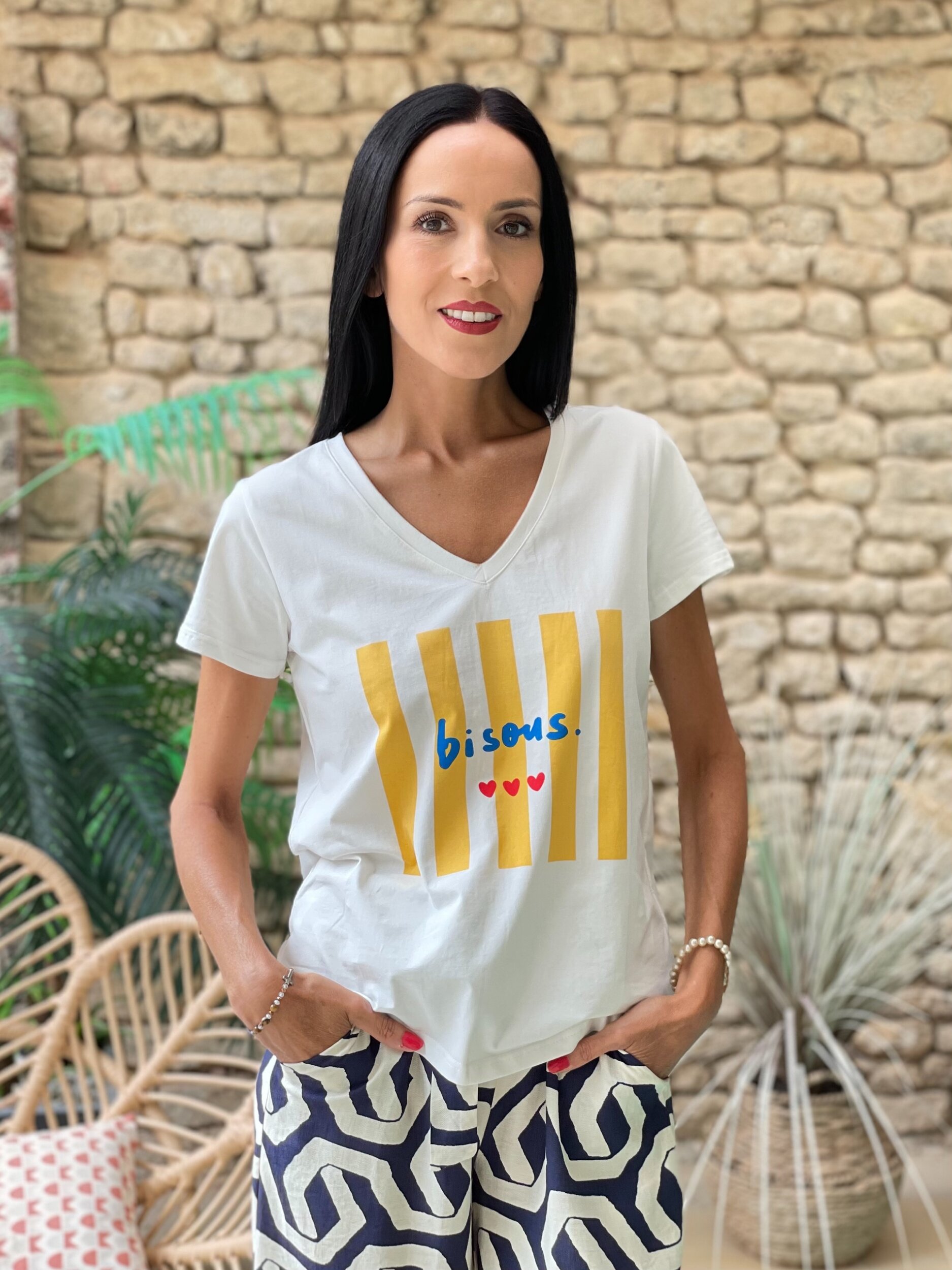 T-shirt BISOUS coloris blanc