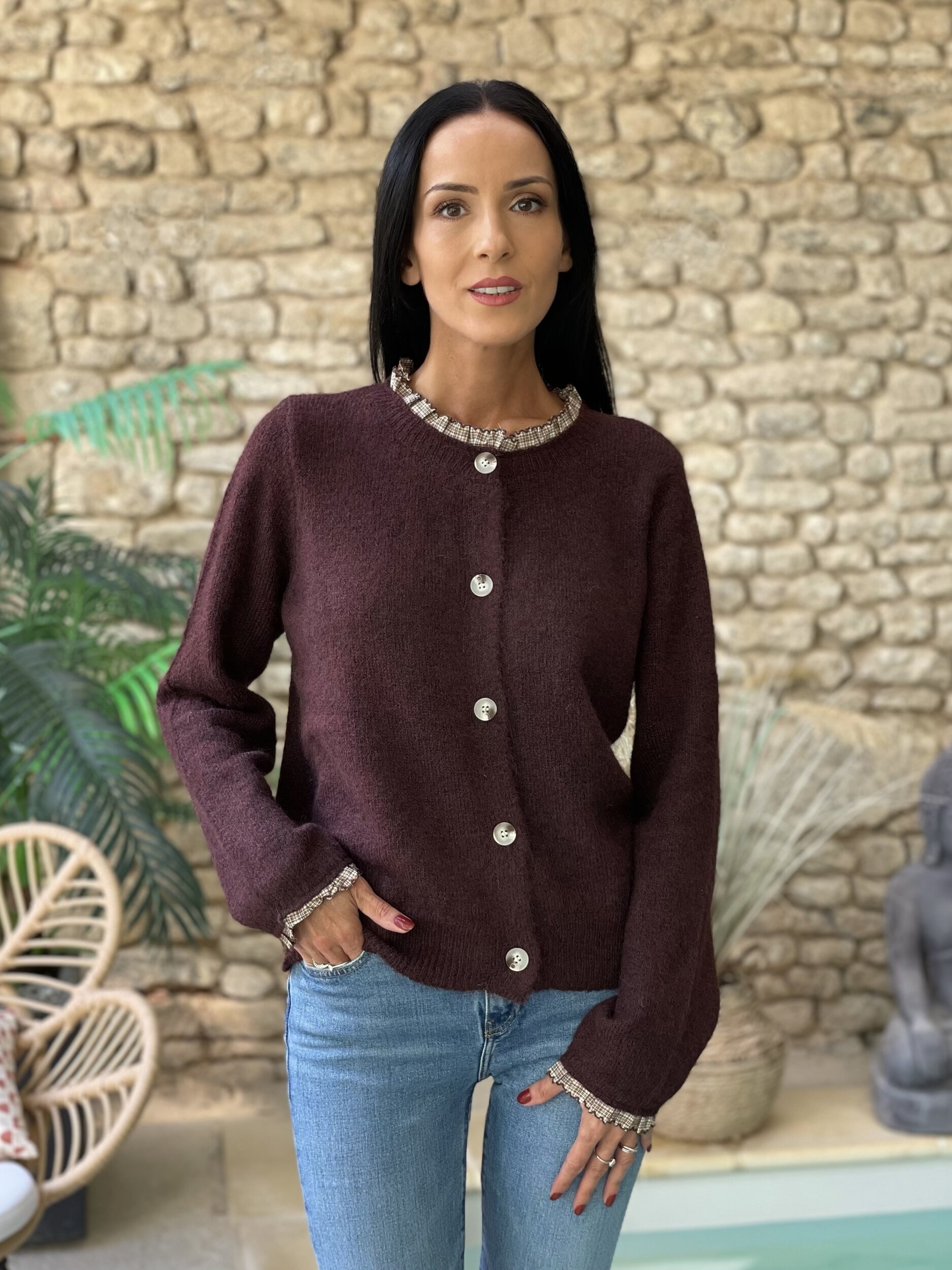 Gilet en maille MARCIE avec détails carreaux coloris chocolat aubergine