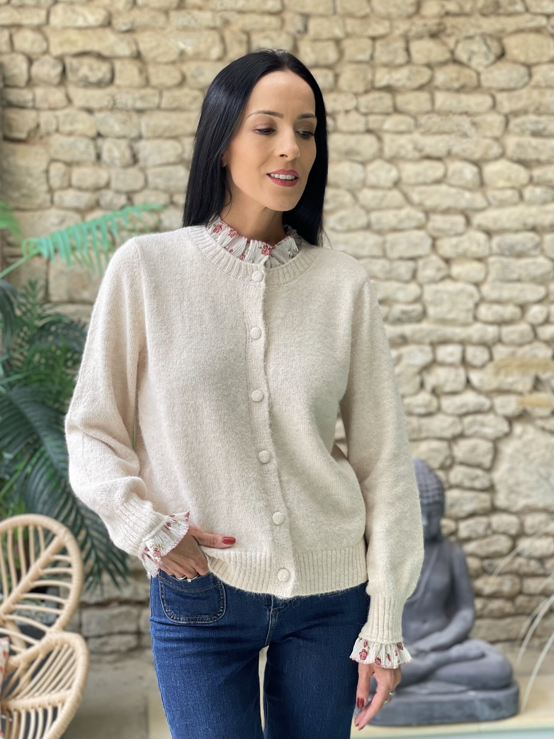 Gilet en maille avec volants fleuris ZOLA coloris beige clair