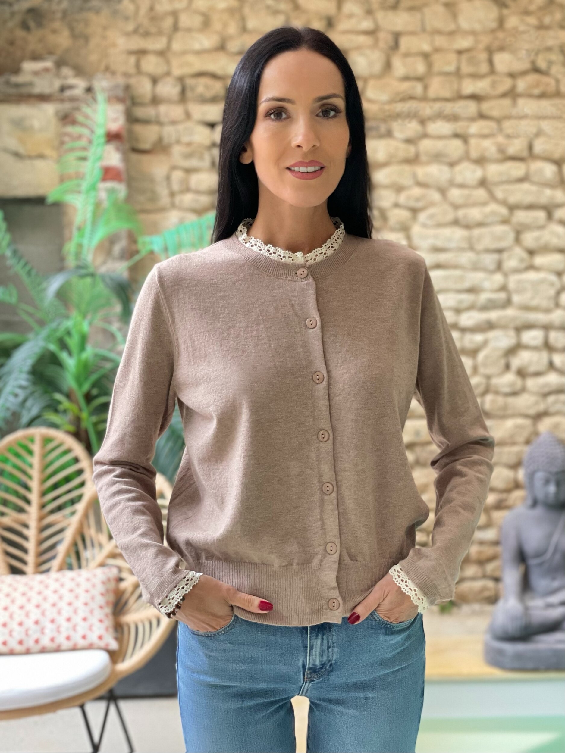 Gilet en maille à col dentelle  MYRIAM coloris taupe