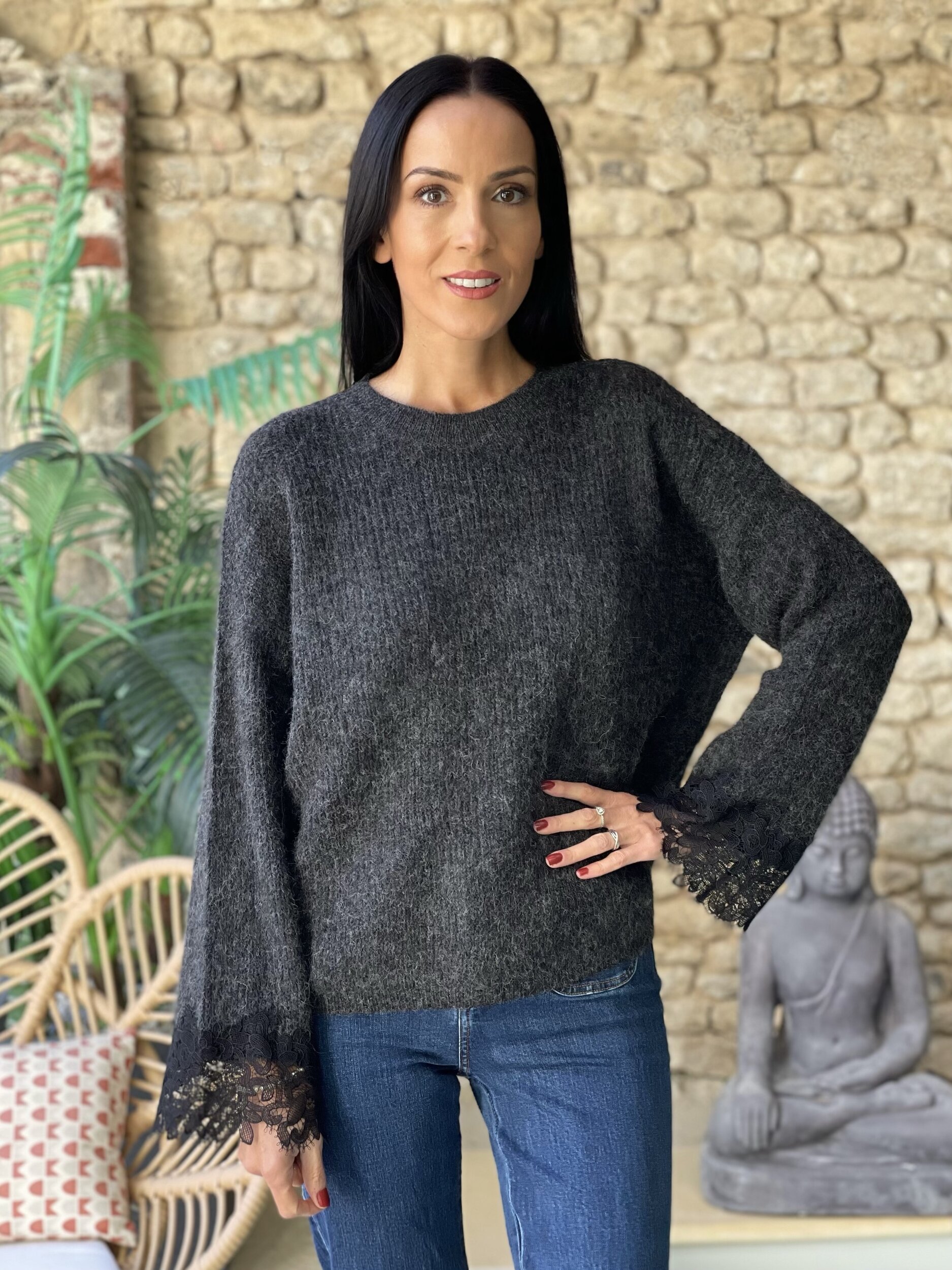 Pull en maille avec manches à guipure LÉON coloris gris anthracite