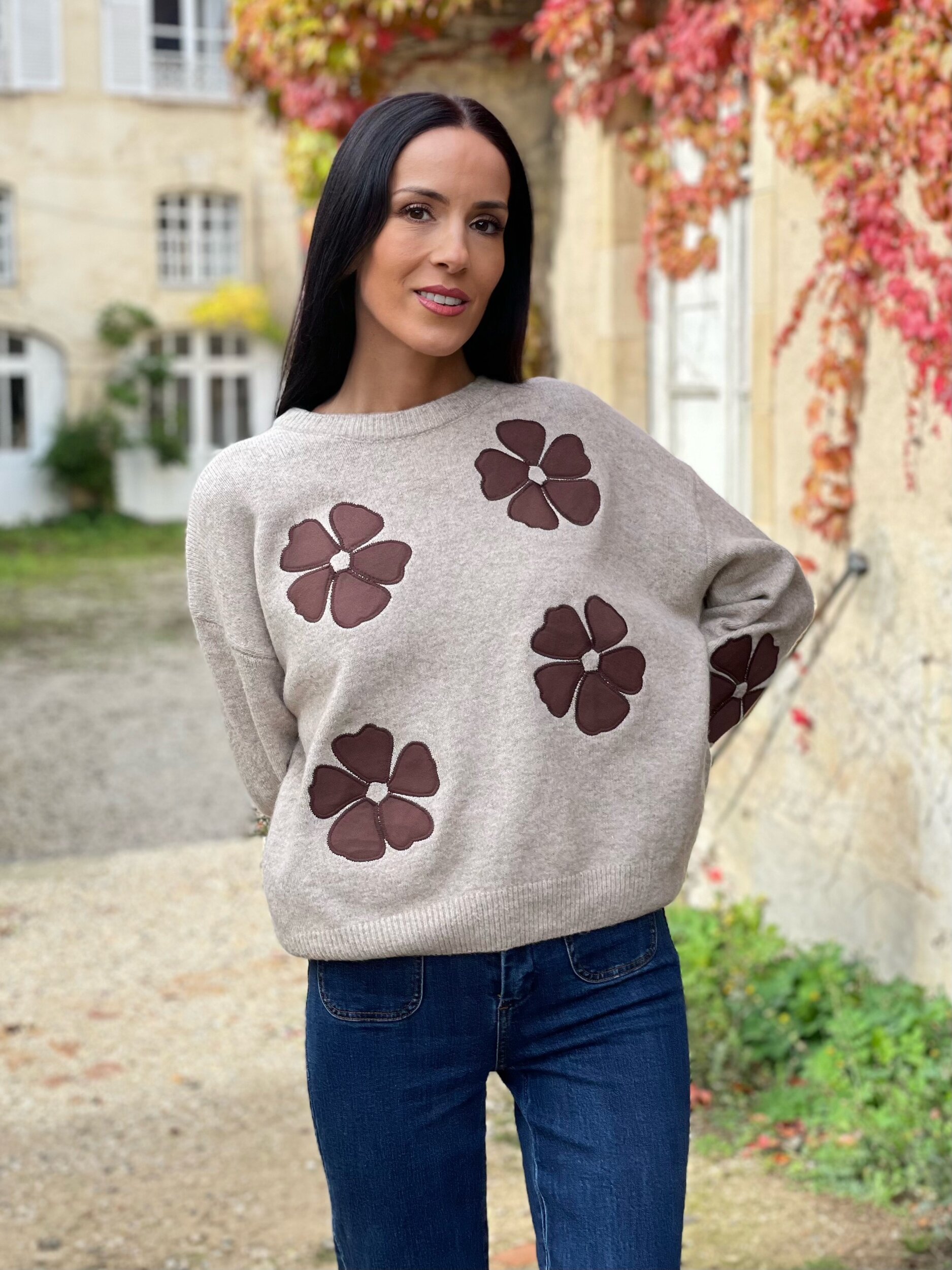 Pull en maille à grandes fleurs INGRID coloris beige et marron
