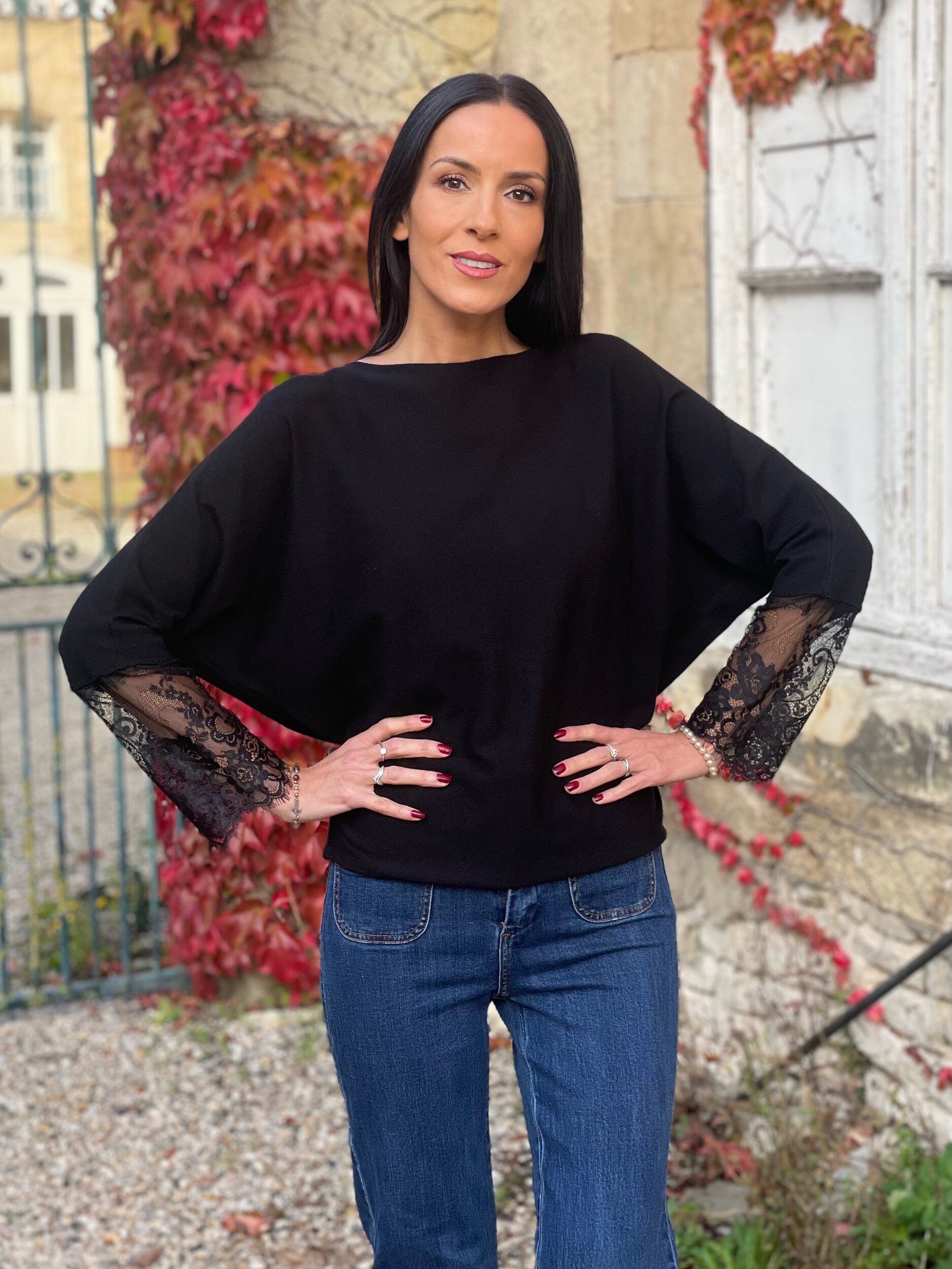 Pull avec manches en dentelle LOU coloris noir