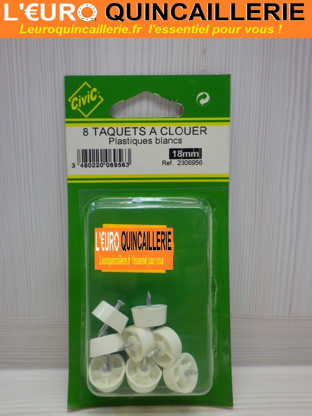 8 TAQUETS A CLOUER PLASTIQUE