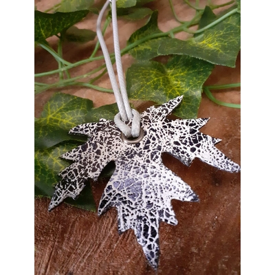 Collier feuille en cuir féerie création