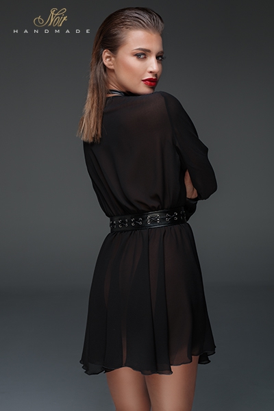 Vue de dos de la Mini robe en mousseline Choker F150, robe noire courte évasée, du S au 3XL