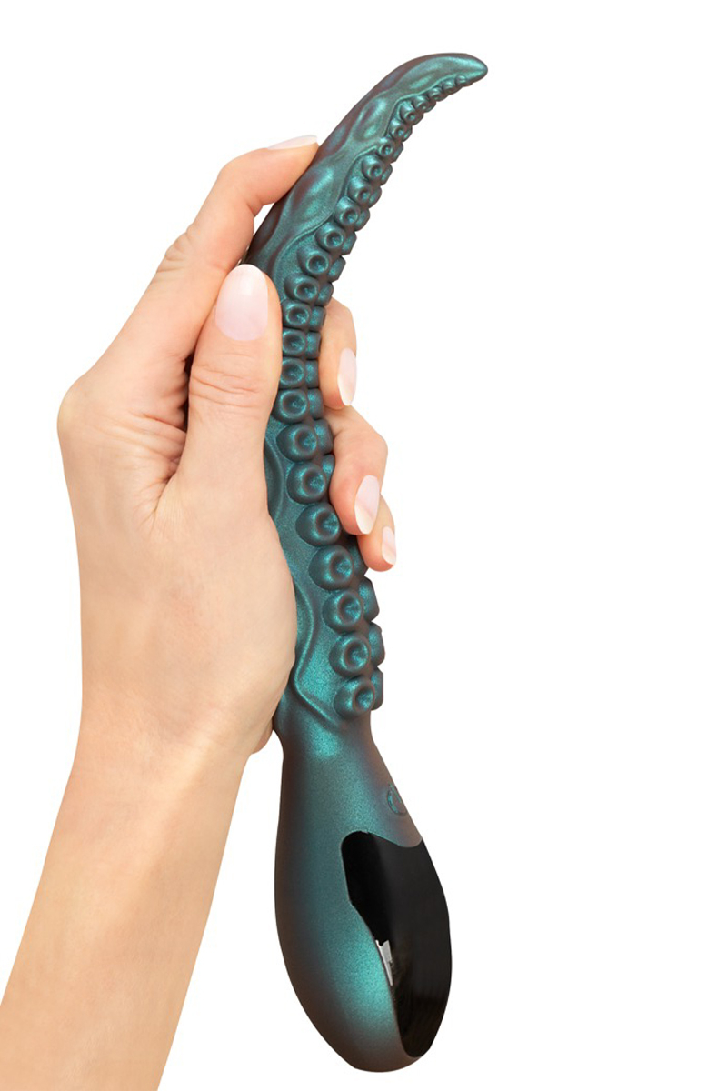 Octo Vibes tenu dans la main pour montrer son format et sa souplesse