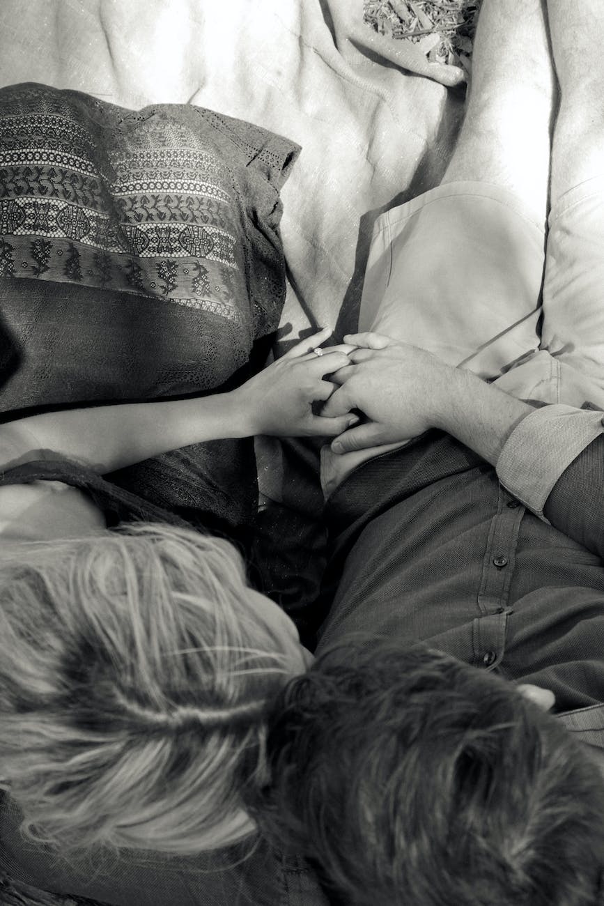 10 Scénarios Coquins pour Briser la Routine dans Votre Couple