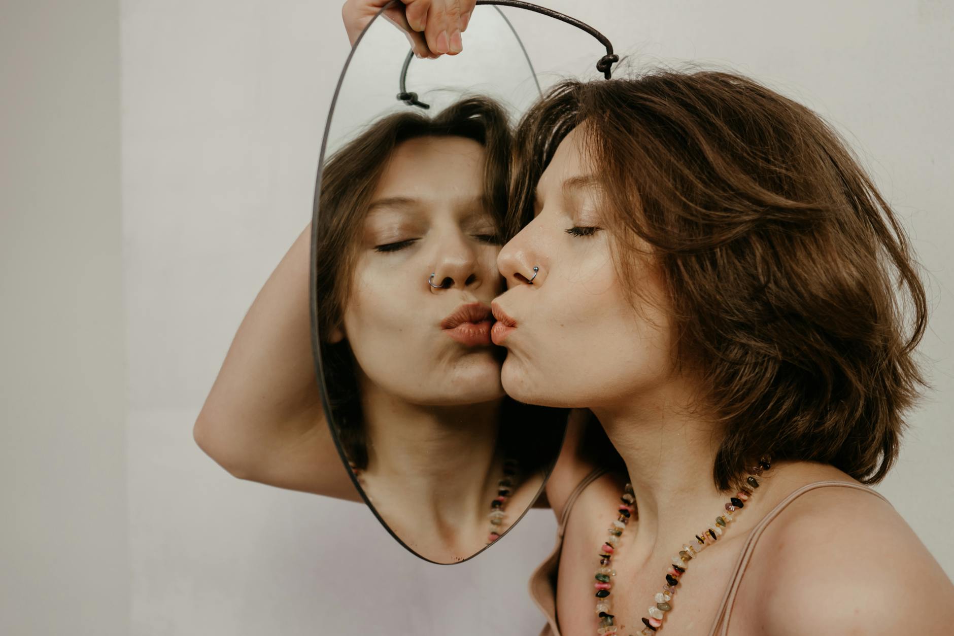 La lingerie sexy : Un allié insoupçonné pour l'estime de soi et la séduction