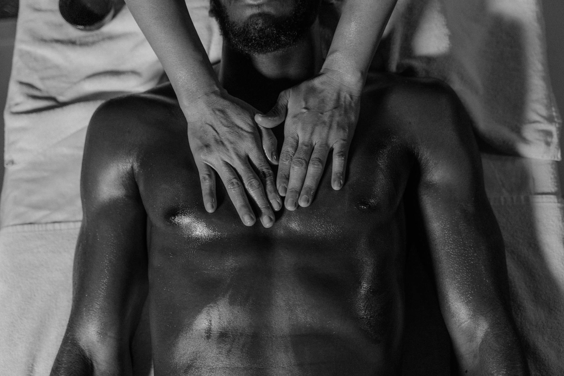 Les bienfaits du massage érotique pour les couples : Redécouvrez votre intimité