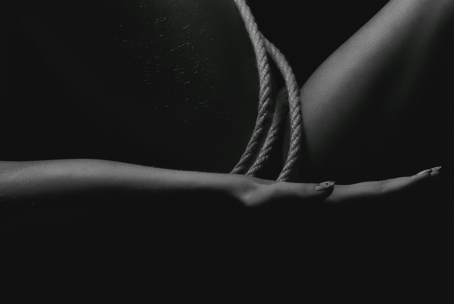Shibari : l’art sensuel des cordes, entre esthétique et érotisme