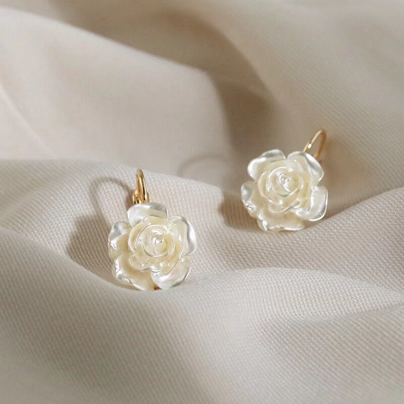 boucles_oreilles_fleur_rose_blanche