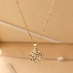 Collier_rose_fleur_creuse_or