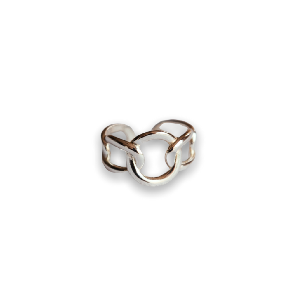 Bague Chaine en argent exposée Eva