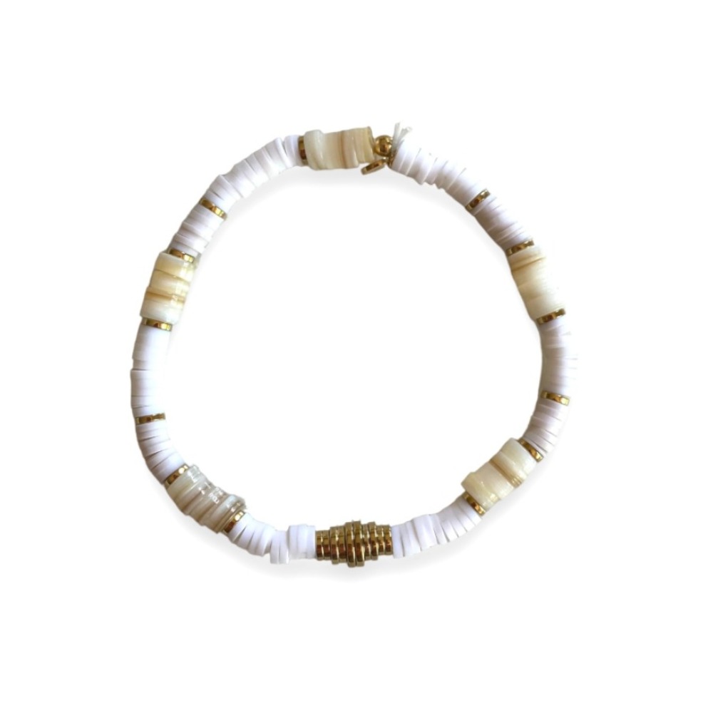 bracelet perle heishi dore blanc expose maeva