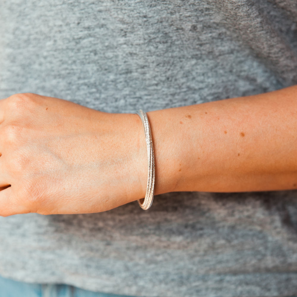 bracelet brillant femme argente porte bras gauche serena