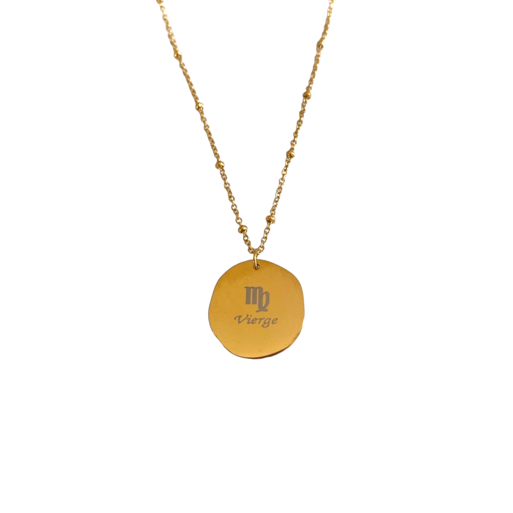 collier medaillon lisse au dos avec le signe astrologique vierge ecrit mis en valeur fond blanc