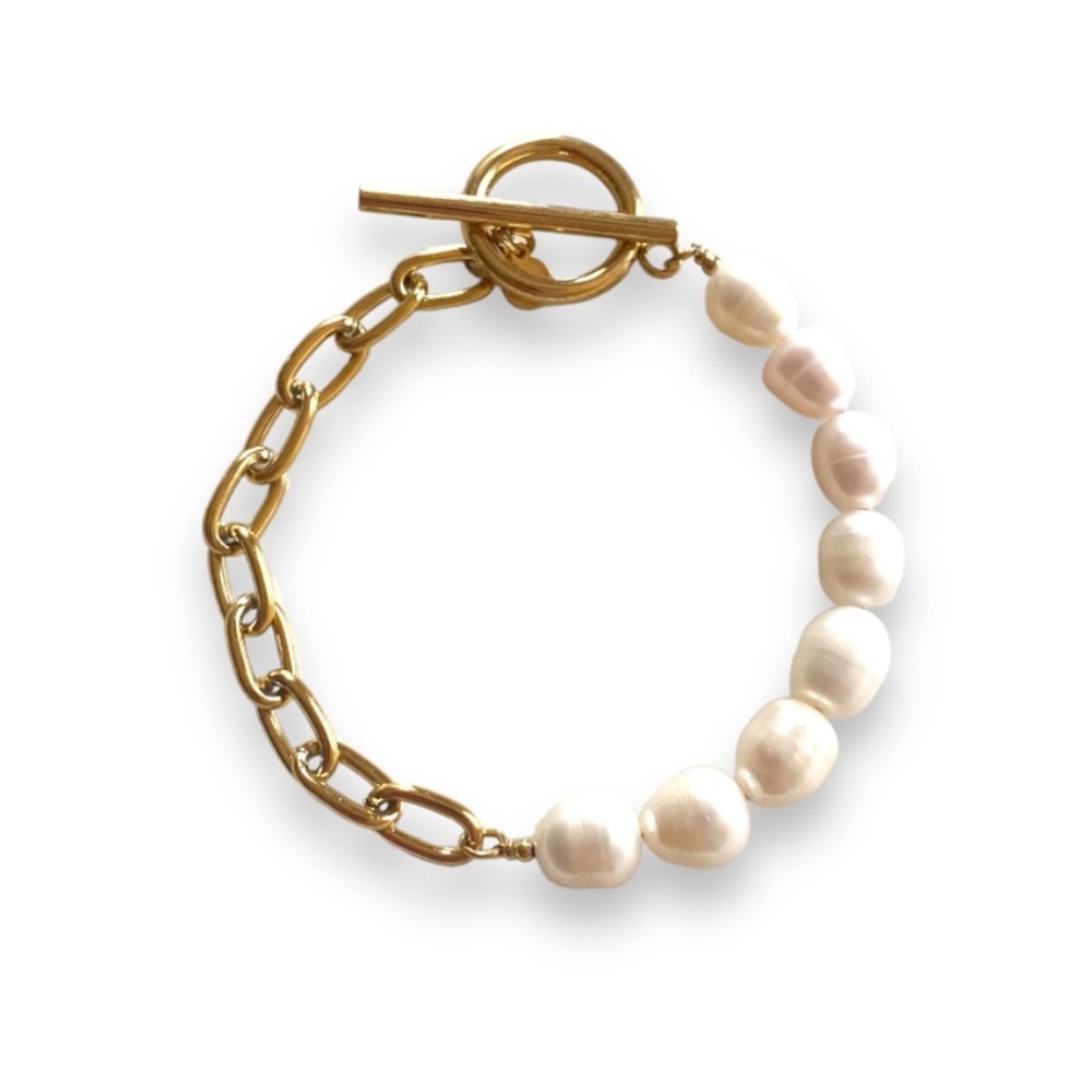 bracelet perles pour les femmes en acier inoxydable dore expose fond blanc tina