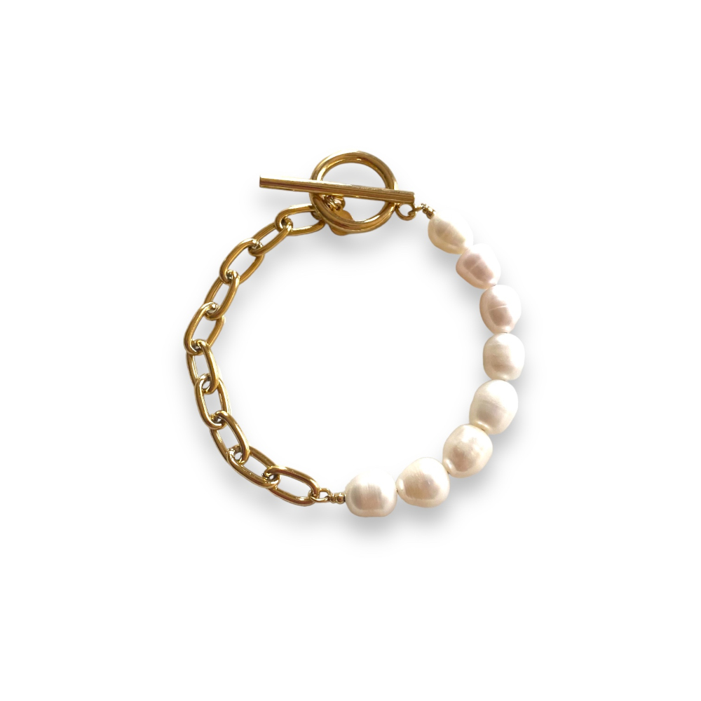 bracelet perles pour les femmes en acier inoxydable dore expose fond blanc tina