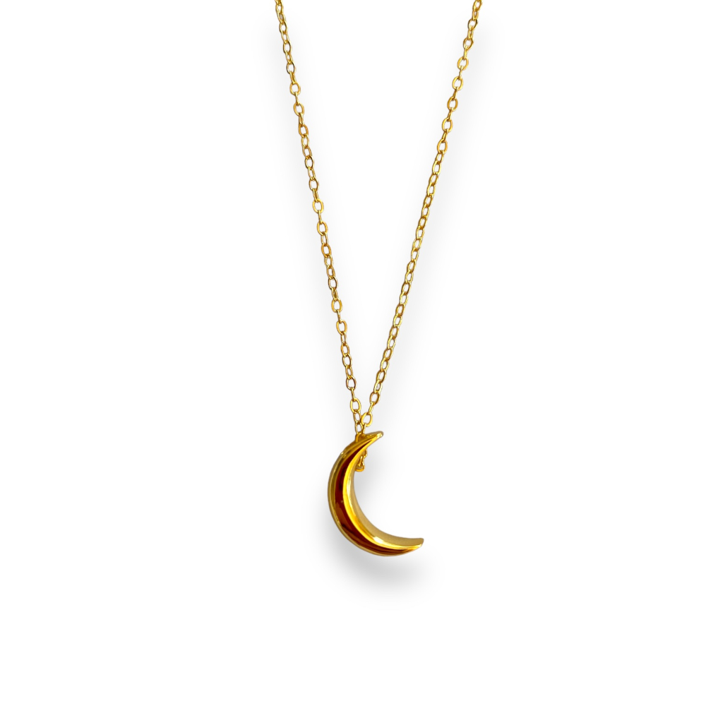 collier lune avec fine chaine et pendentif plaques or expose fond blanc.mila