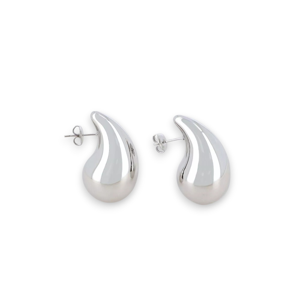 boucles d oreilles façon gouttes d eau pendantes en acier inoxydable exposees fond blanc amaya