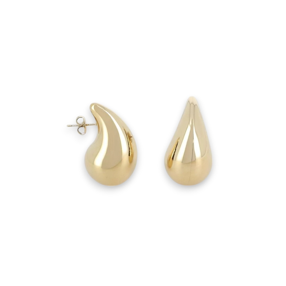 boucles d oreilles forme gouttes d eau en acier dore lumineuses et mises en valeur sur fond blanc amaya