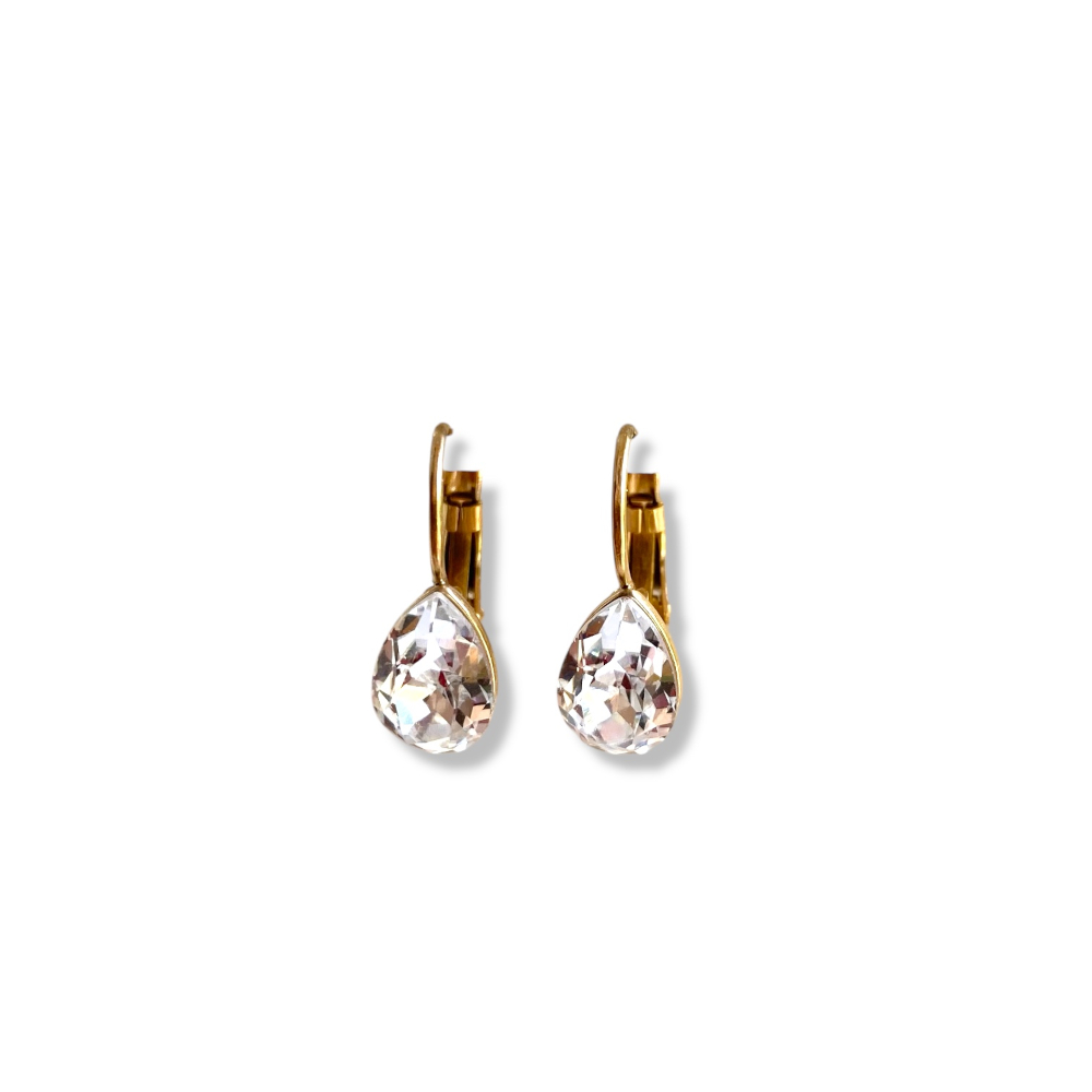 boucle d oreille goutte d eau cristal en acier dore fermoir dormeuse exposee fond blanc ondine