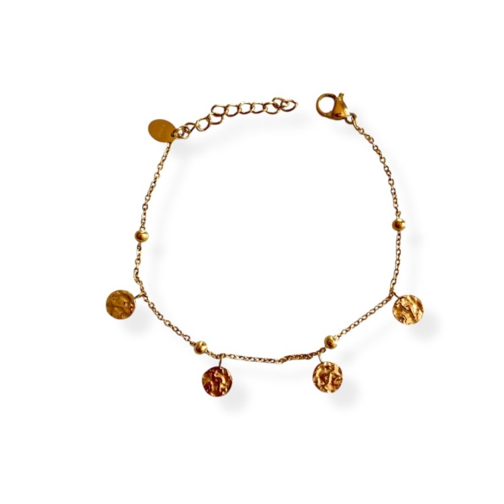 bracelet 4 pampilles rondes et texturees en acier inoxydable dore avec chaine ornee de billes dorees et mis en valeur sur fond blanc bonnie