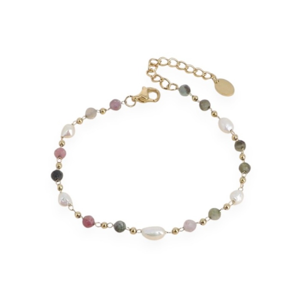 bracelet unique dore avec perles fines en pierres naturelles tourmaline et perles eau douce mis en valeur fond blanc milie