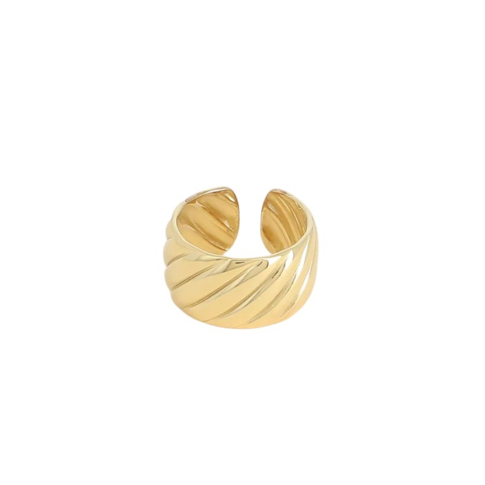 bague torsadee lorraine doree ouverte et reglable mise en valeur sur fond blanc