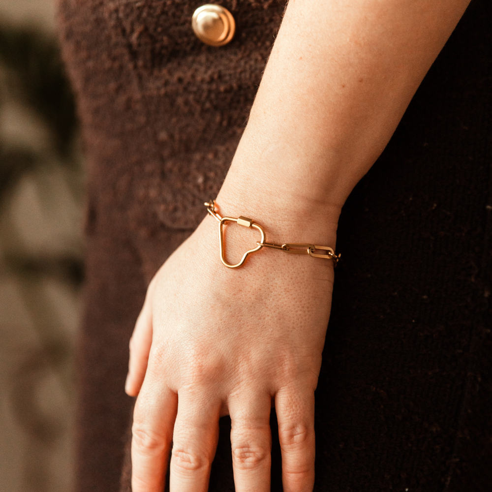 bracelet chaine coeur dore rebecca porte au poignet en acier inoxydable maillons ovales