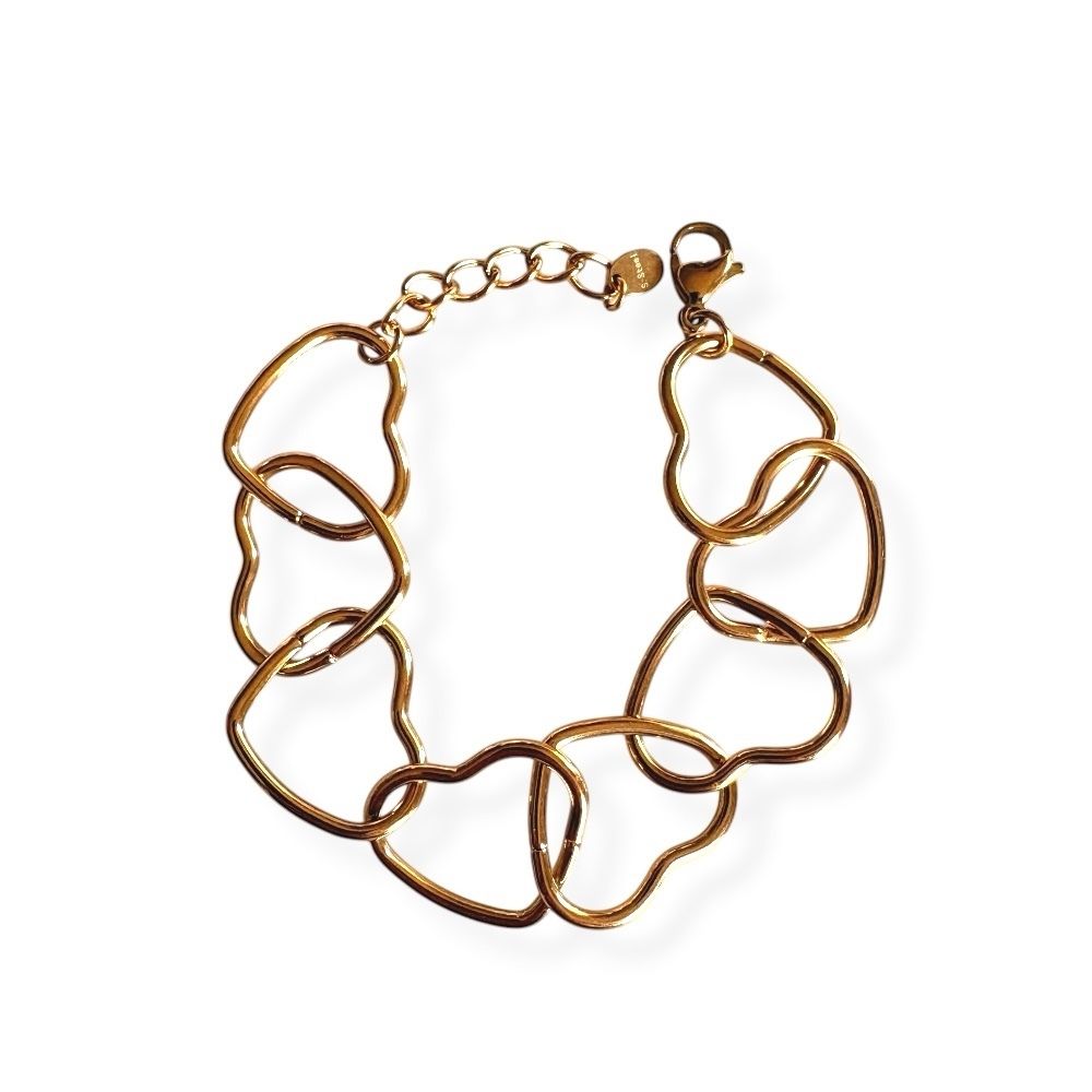 bracelet coeurs ajoures dore carmen en acier inoxydable sur fond blanc