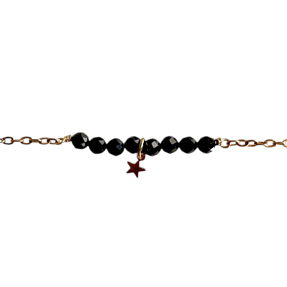 bracelet onyx noir femme Mylène en acier doré avec perles facettées et étoile